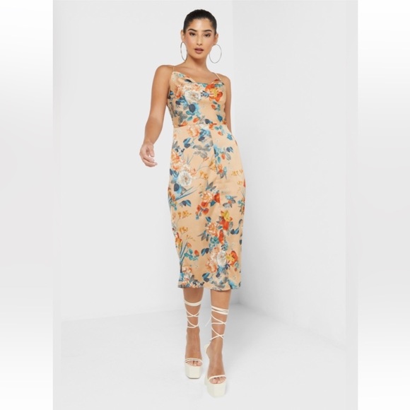 Boohoo Dresses & Skirts - Boohoo floral print dress size 8